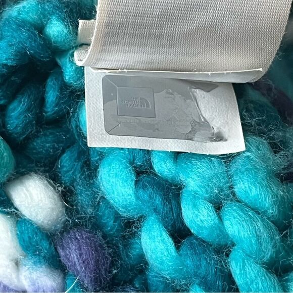 TNF Chunky Pom Pom Beanie - Picture 6 of 10